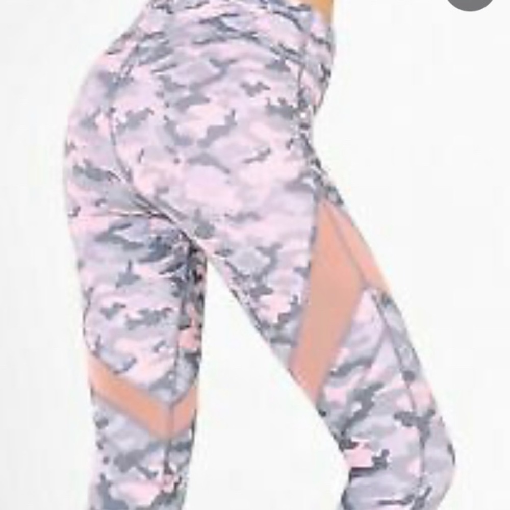 Fabletics Pink Camo capris. Size XL. Only worn twice. Great like new condition.